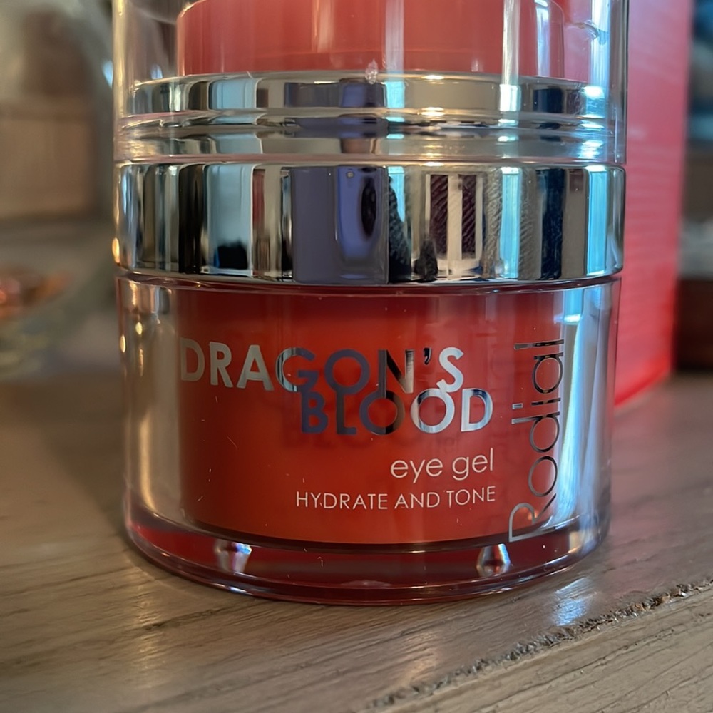 **NWB** Dragon’s blood eye gel